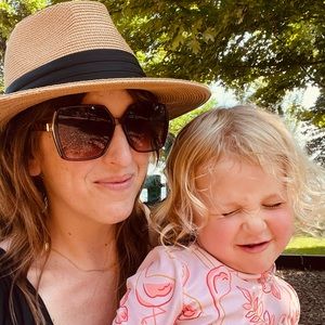 Meet your Posher, Crystal